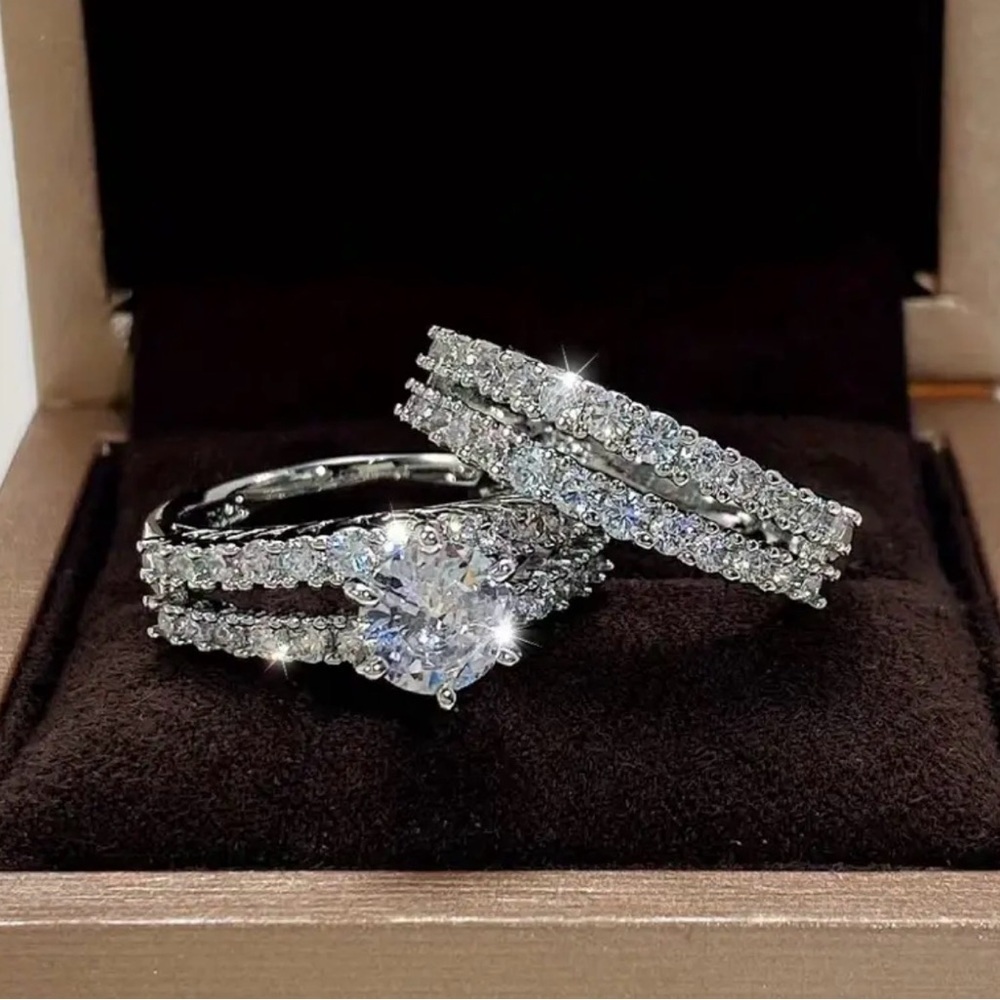 Elegant Silver Women's Ring Set.